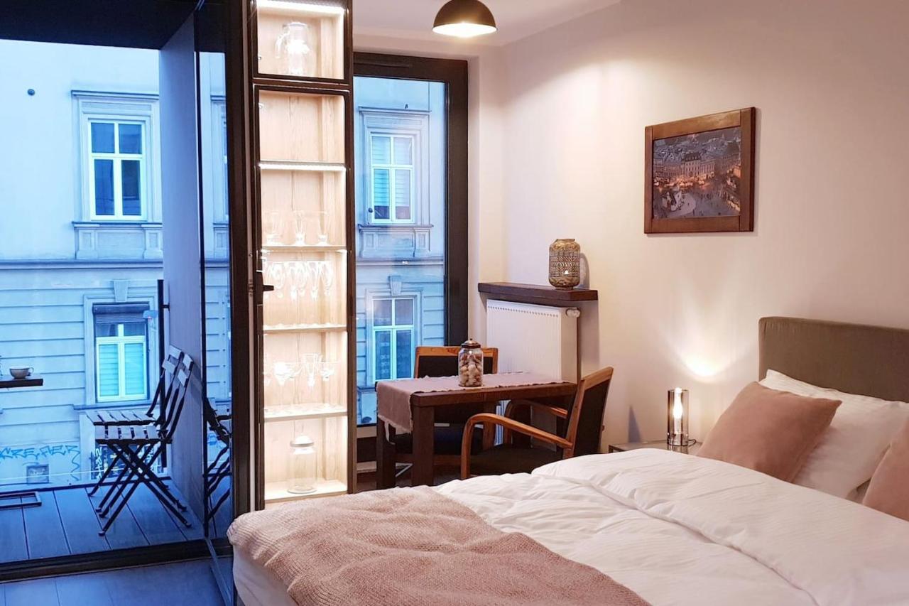 Boutique 108 - Old City, Luxury Apt. With A Garage Krasków Eksteriør bilde