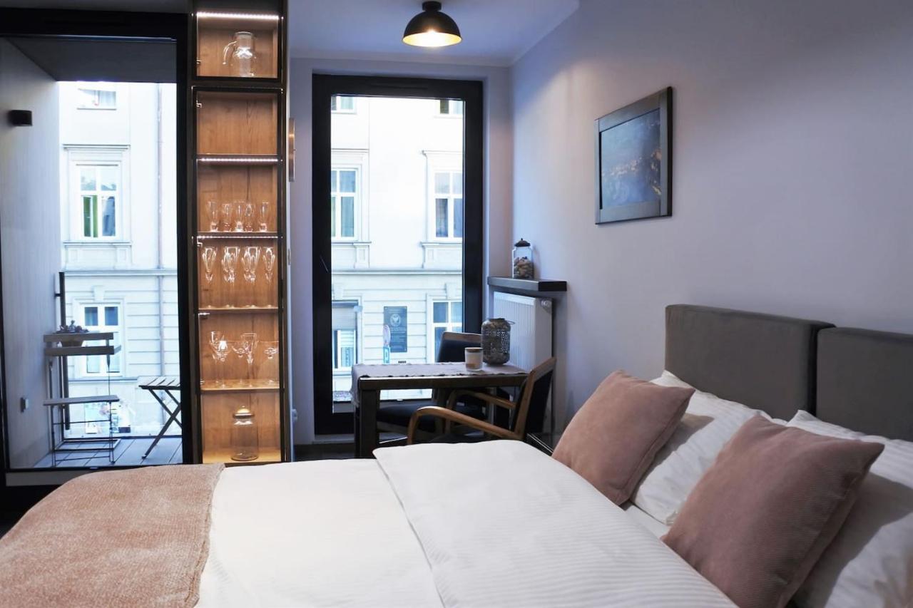 Boutique 108 - Old City, Luxury Apt. With A Garage Krasków Eksteriør bilde